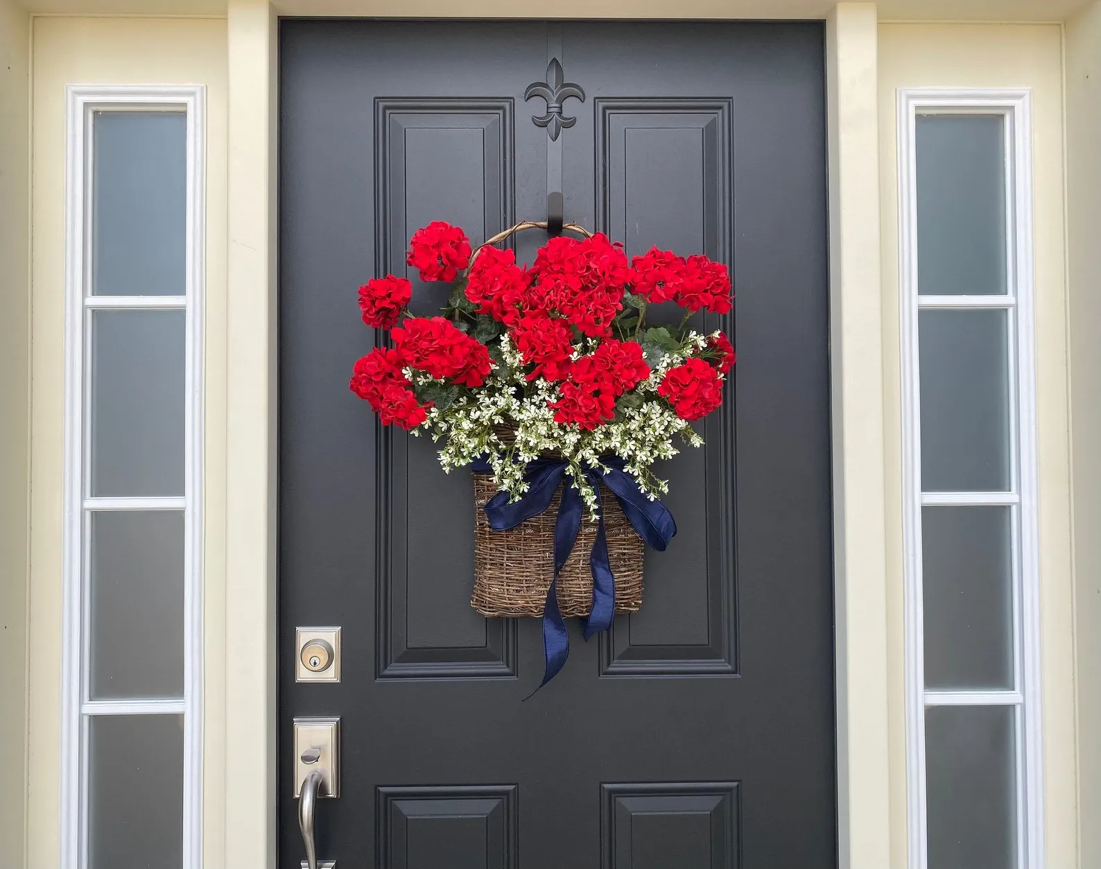 4th of July Geranium Basket with Cream Flowers